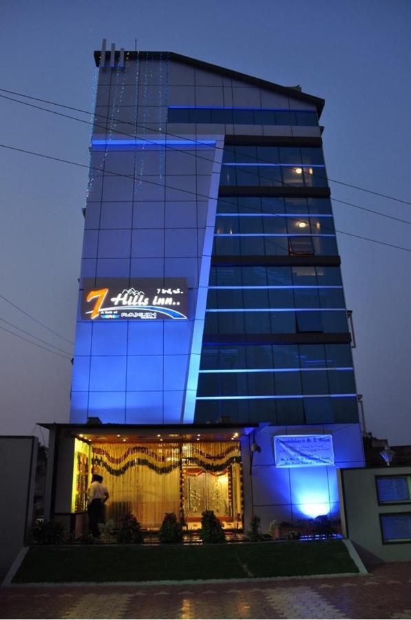 Hotel Seven Hills Inn ตีรูปาติ ภายนอก รูปภาพ